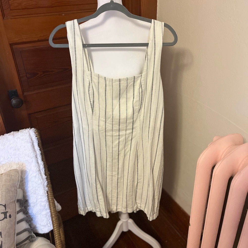 Old Navy Textured White and Black Striped Top